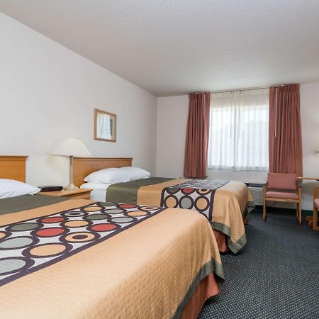 Super 8 By Wyndham Sheldon Hotel Ngoại thất bức ảnh